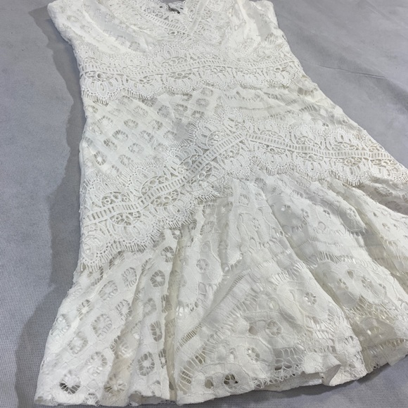 Saints + Secrets white lace dress - Picture 4 of 10